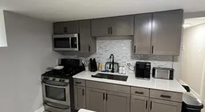 Modern 3 Bedroom Close to Downtown Chicago - Image 4