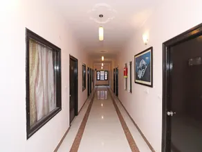 OYO 27818 Hotel Traveller Inn - Image 5