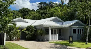 Hamptons Spa Villa - Edge Hill Cairns sleeps 9 Pet Friendly - Image 4