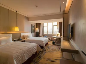 Clear Lake Hotel - Image 3