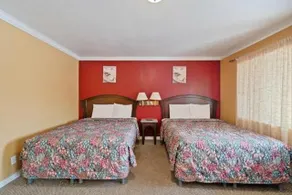 Hotel Beeville -US 181 - Image 5