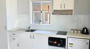 Parndana Hotel Cabins - Image 5