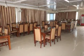 Grandeur Hotel - Image 3