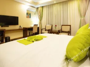 Jinggu Fang Ting Holiday Hotel - Image 5