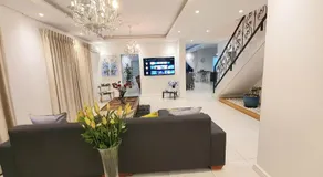 Villa Parisienne Modern Guest house - Image 5