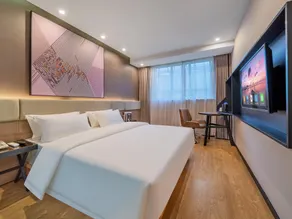 IU Hotel Chongqing Yangjiaping Pedestrian Street Subway Station - Image 2