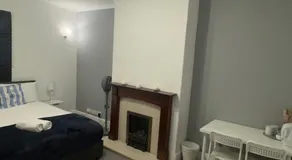 Cozy Retreat Room, sheared house - Image 2