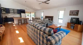 Cambroe - Spacious Family Retreat - Image 2