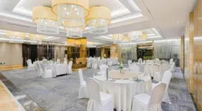 New Century Pujiang Hotel - Image 3