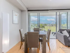 Superior One Bedroom Apartment with Park Views - Image 2