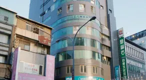 K Hotel - Yizhong - Image 4