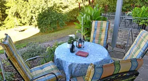 Attraente appartamento adatto alle famiglie con barbecue, terrazza e giardino | Vista sul giardino - Image 4