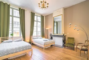 Elegant Duplex for 12 in Capital Street - Image 4
