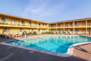 Quality Inn & Suites near Downtown Bakersfield - Image 2