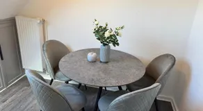 Central Comfort Home with Garden - Image 4