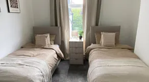 Slick Space for a Wigan Stay - 5 Minutes from M6 and M58 Motorways - Image 2