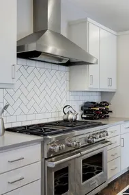 Lakefront Luxury - Image 5