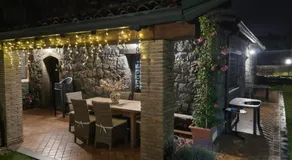 Maison avec jardin, barbecue et piscine - Image 5