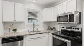 Charleston Comfort and Style, Centrally Located - Image 5