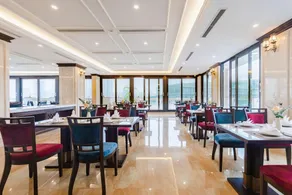 Gloud Hotel - Image 2