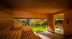 Design-Chalet mit Teilseeblick, Pool, Spa & Restaurant - Image 5