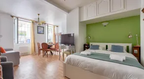 Bright & Spacious Apartments in Central Paris 15th - Image 2