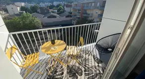 Appart T2 avec parking, loggia, vue Puy de Dôme - Image 3