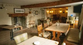 The Red Lion Arlingham - Image 3