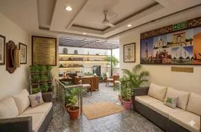 Hotel Bunch Near Delhi Airport - Image 2