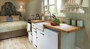 Anne's Hut Monmouthshire - Image 3