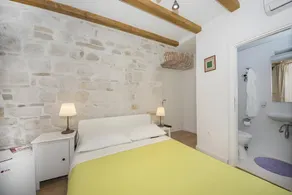 Apartments Stone Elegance ST - Double Room Saskinja - Image 5