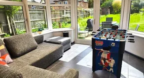 5 Bedroom villa, Oxford, 4-Free Parking spaces, WiFi, Garden, Spacious - Image 3