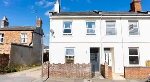 Cheltenham-2 Bedroom Home-Sleeps 6-Parking-Work or Leisure - Image 5