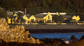 The Anchor Inn Beachfront Motel - Image 3