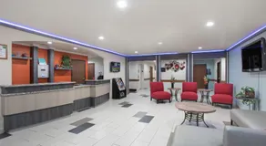 Super 8 by Wyndham Claremore OK - Image 2