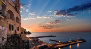 Amalfi Gallery Room & Suite - Image 3