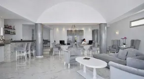 Hotiday Santorini Oia - Image 3