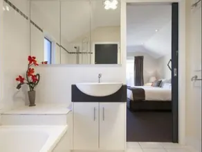 Boutique Stays Roxys Place - Image 5
