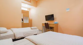 Shofy Guest House Mitra RedDoorz - Image 2