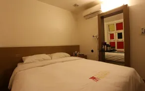 Noo Noo Hotel - Image 2