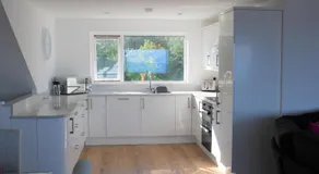 SEACLIFF ROAD APARTMENT - Image 2