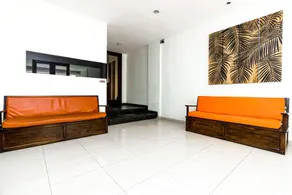 RedDoorz Plus @ Pasar Baru - Image 3