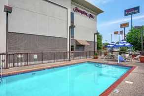 Hampton Inn Cullman - Image 4