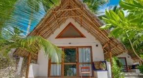 Mnana Beach Bungalows - Image 5