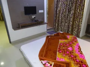 Hotel Moon Light - Image 1