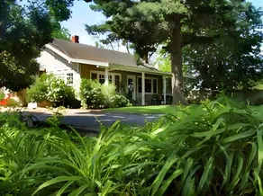 Cottage on Armstrong - Image 4