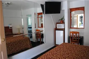 Rose Bowl Motel - Image 2