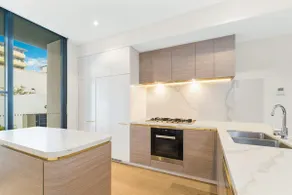 Family-Friendly 3 Levels Architect Home Near Airport Beach Sydney City FREE City Parking & Airport Pickup Available - Image 3