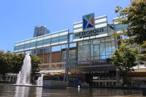 Burnaby Metrotown Cozy 3 Bedroom Suite - Image 5