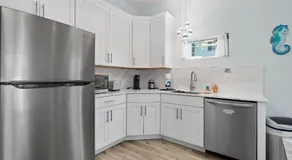 Private 1BR Retreat w/ King Bed Near Ocean & Downtown - Image 4
